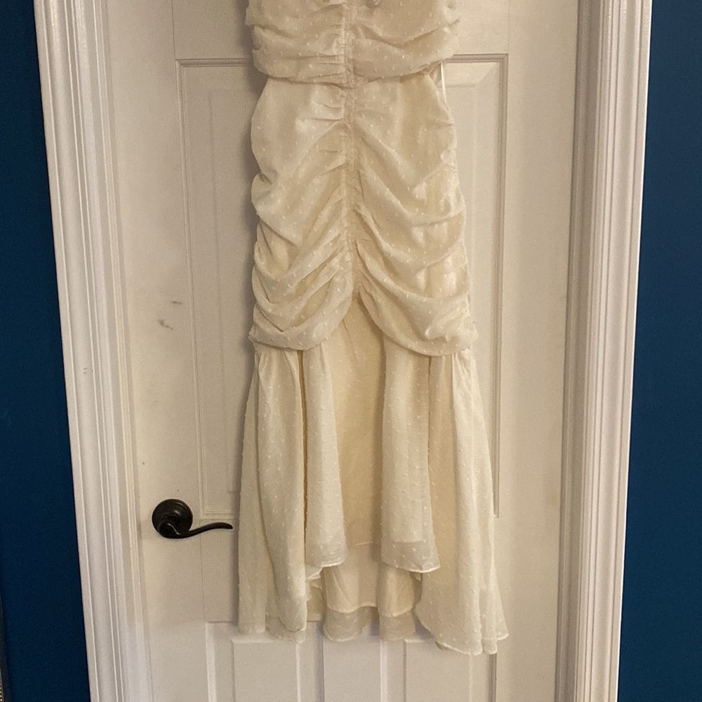ASTR The Label Ruched Dress - Picture 4 of 10